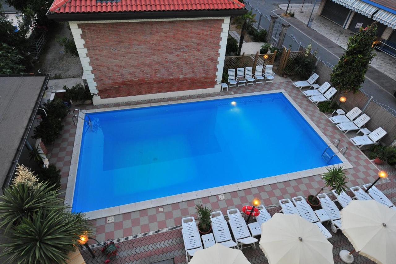 Hotel Franca 벨레지아아지마리나 외부 사진